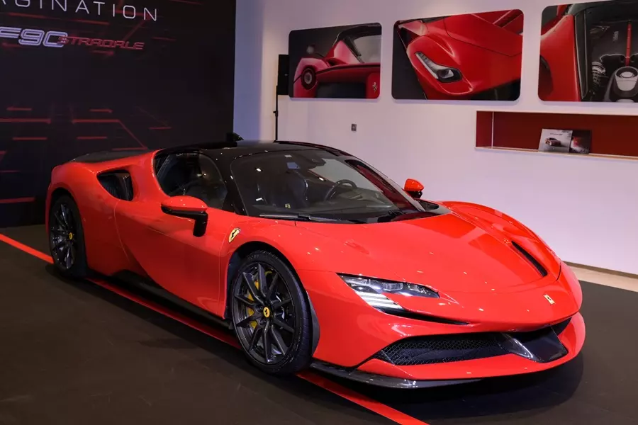 【HOT】Dán PPF xe Ferrari. Chống trầy xước hiệu quả