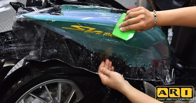 [So sánh] Dán PPF cho xe máy với decal trong chống trầy 3 lớp